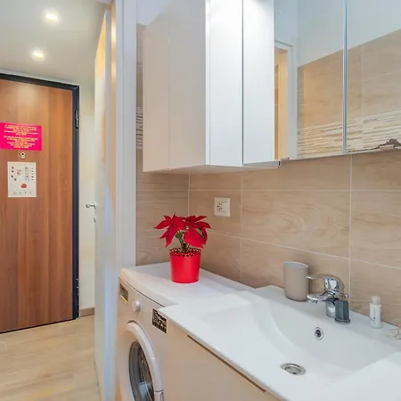 Apartment Ihost - Lucania 3 *